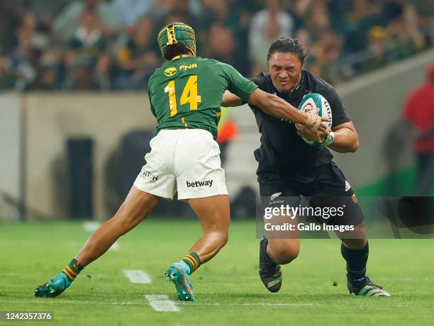 Caleb Clarke of New Zealand and Kurt-Lee Arendse of South Africa during The Rugby Championship match between South Africa and New Zealand at Mbombela...