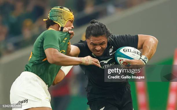 Caleb Clarke of New Zealand and Kurt-Lee Arendse of South Africa during The Rugby Championship match between South Africa and New Zealand at Mbombela...