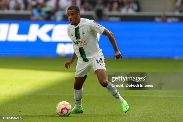 Alassane Plea of Borussia Moenchengladbach controls the ball during the Bundesliga match between Borussia Mönchengladbach and TSG Hoffenheim at...