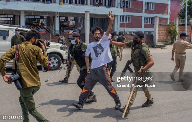 Indian police officers detain Kashmiri Shiite mourners trying to take part in a Muharram procession on August 7, 2022 in Srinagar, Indian...