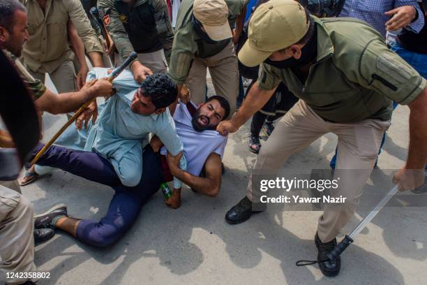 Indian police officers detain Kashmiri Shiite mourners trying to take part in a Muharram procession on August 7, 2022 in Srinagar, Indian...