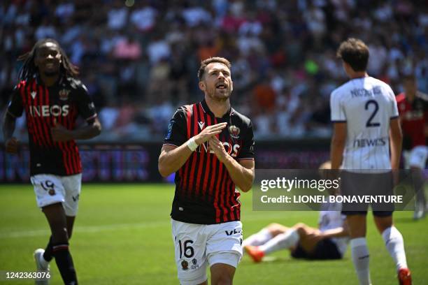 Nice's Welsh midfielder Aaron Ramsey celebrates scoring his team's first goal during the French L 1 football match between Toulouse FC and OGC Nice...