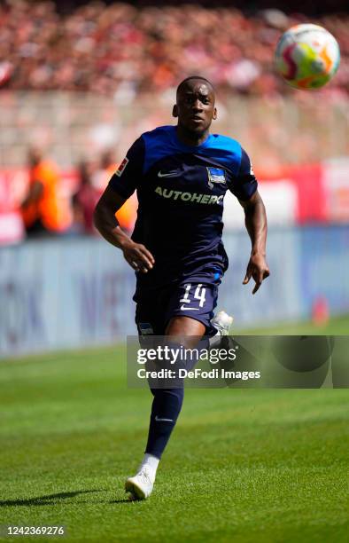 Dodi Lukebakio of Hertha BSC controls the ball during the Bundesliga match between 1. FC Union Berlin and Hertha BSC at Stadion an der alten...