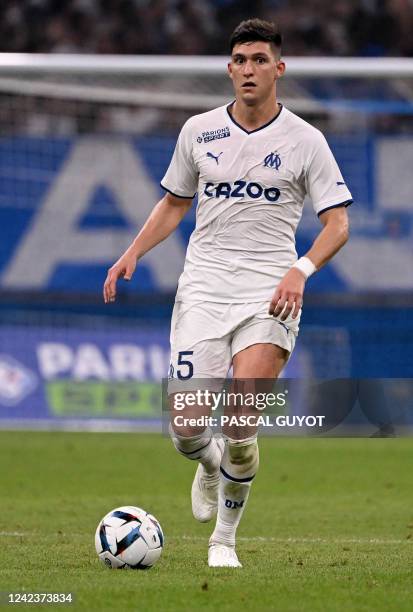 Marseille's Argentinian defender Leonardo Balerdi runs with the ball during the French L1 football match betwen Olympique de Marseille and Stade de...