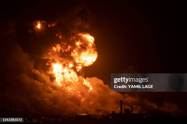 Line Strikefire Lightning Strike Fire Photos and Premium High Res Pictures - Getty Images