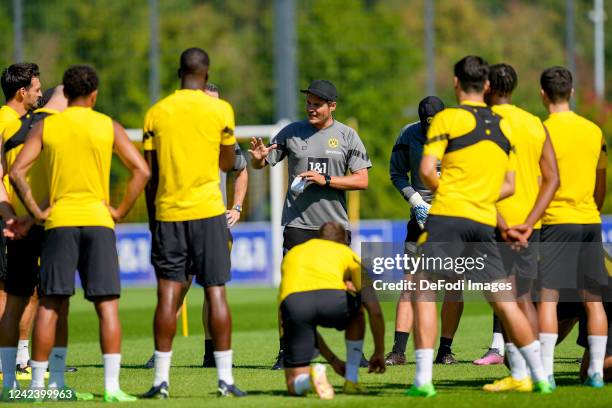 Head coach Edin Terzic of Borussia Dortmund talks to the Team during the Borussia Dortmund Training Session on August 9, 2022 in Dortmund, Germany.