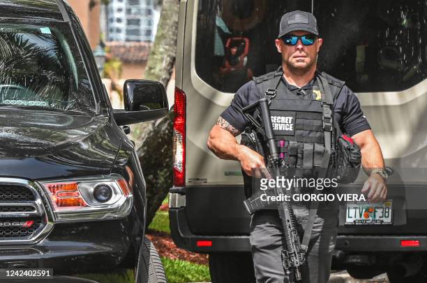 Member of the Secret Service is seen in front of the home of former President Donald Trump at Mar-A-Lago in Palm Beach, Florida on August 9, 2022. -...