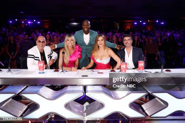 Quarterfinals 1 Episode 1709 Pictured: Howie Mandel, Heidi Klum, Terry Crews, Sofia Vergara, Simon Cowell