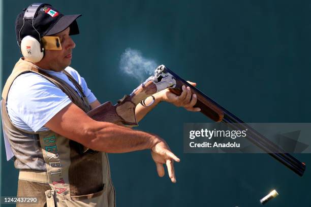 Man Trapshooting Computer Trap Shooting Championship Photos and Premium High Res Pictures - Getty ...