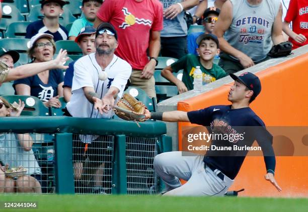 Left fielder Steven Kwan of the Cleveland Guardians tries to catch a foul ball hit by Willi Castro of the Detroit Tigers during the sixth inning at...