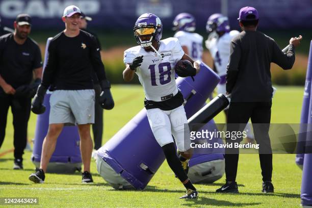 Justin Jefferson of the Minnesota Vikings participates in drills during training camp at TCO Performance Center on August 11, 2022 in Eagan,...