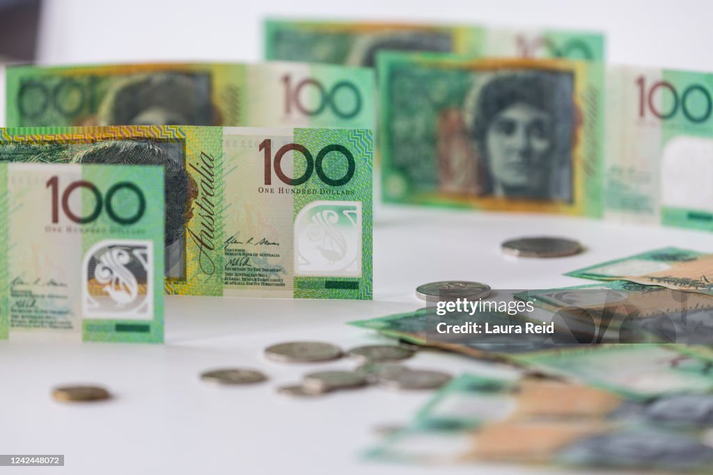 Australian currency $100 dollar notes