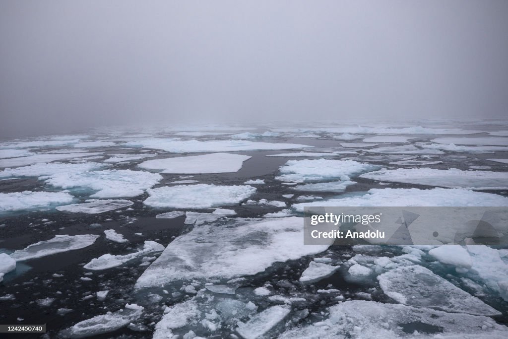 Climate Change melts ice and glaciers in Arctic