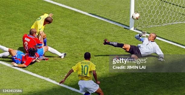 Brazilian forward Ronaldo scores the first goal against Costa Rica in their Group C match at the 2002 FIFA World Cup Korea/Japan in Suwon, 13 June...