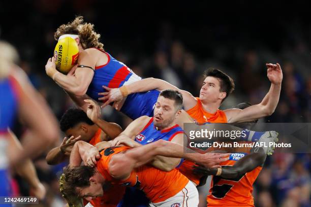 Aaron Naughton of the Bulldogs takes a big mark during the 2022 AFL Round 22 match between the Western Bulldogs and the GWS Giants at Marvel Stadium...