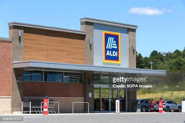 An exterior view of an Aldi grocery store.