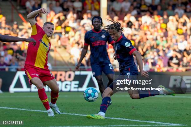 Xavi Simons of PSV scores the thirth goal to make it 1-2 during the Dutch Eredivisie match between Go Ahead Eagles v PSV at the De Adelaarshorst on...