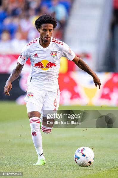 Kyle Duncan Reno Kyle Duncan of Red Bulls takes the ball down the pitch in the first ...