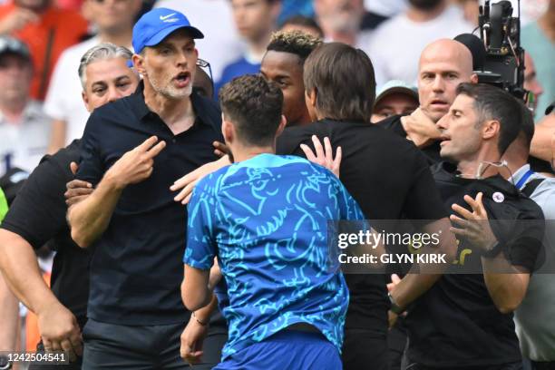 Tottenham Hotspur's Italian head coach Antonio Conte and Chelsea's German head coach Thomas Tuchel clash after the English Premier League football...