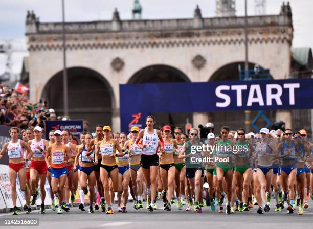 Athletes compete after the start at Odeonsplatz during the Women's Marathon Final on day 5 of the European Championships Munich 2022 on August 15,...