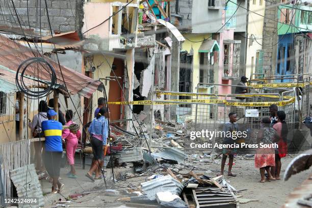 Neighbors visit their houses affected by a bomb that exploded yesterday at the Cristo del Consuelo neighborhood on August 15, 2022 in Guayaquil,...