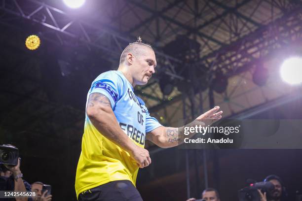 Ukrainian boxer Oleksandr Usyk attends a training session at Club Saudi Arabian Airlines prior to his boxing match with British boxer Anthony Joshua...