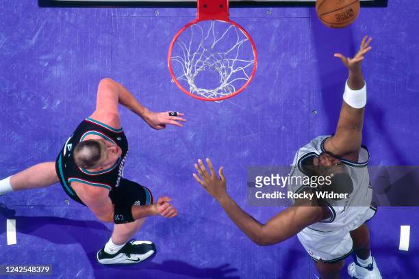 Oliver Miller of the Sacramento Kings grabs the rebound during a game against Vancouver Grizzlies on May 12, 1998 at the Arco Arena in Sacramento,...