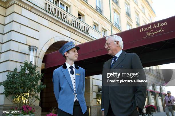 August 2022, Berlin: Anno August Jagdfeld, investor and owner of the Hotel Adlon, stands in front of the entrance to the luxury hotel and talks to a...