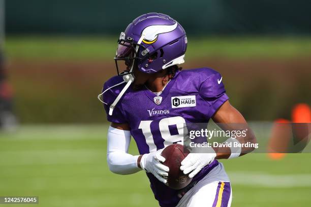 Justin Jefferson of the Minnesota Vikings participates in a drill during a joint practice with the San Francisco 49ers at training camp at TCO...