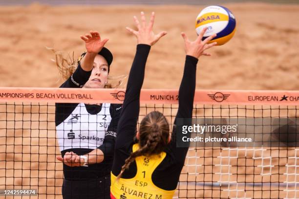 32,003 Female Beach Volleyball Players Stock Photos, High-Res Pictures, and  Images - Getty Images