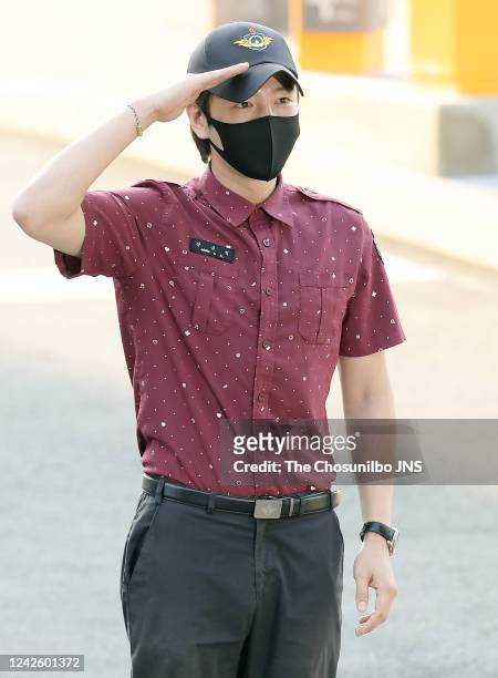 Actor Jang Geun-Suk is discharged from military service at Seoul Metropolitan Fire and Disaster Management Headquarters on May 29, 2020 in Seoul,...