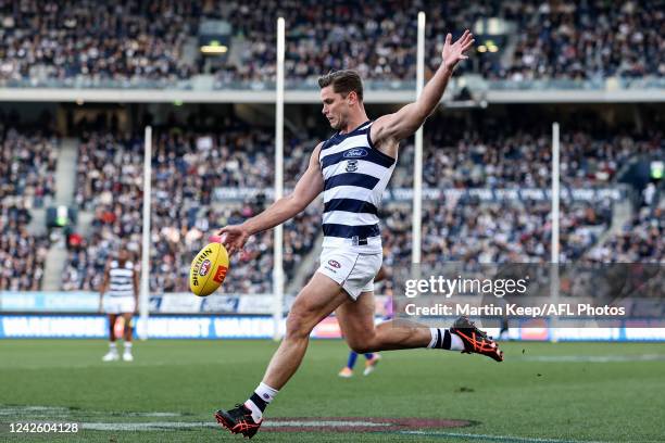 Tom Hawkins of the Cats kicks for goal during the round 23 AFL match between the Geelong Cats and the West Coast Eagles at GMHBA Stadium on August...