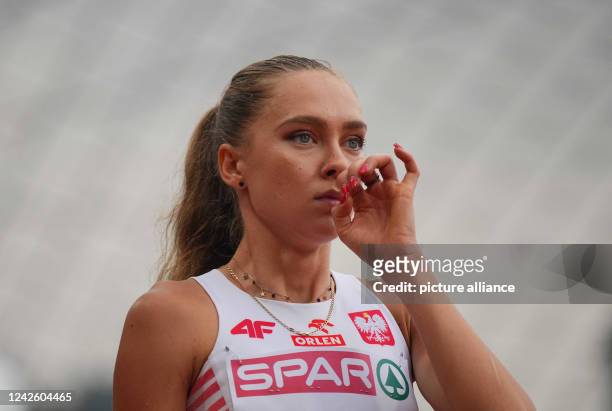 August 2022, Bavaria, Munich: Athletics: European Championships, Olympic Stadium, Women, 800 meters, Semifinals, Angelika Sarna waits for the start....