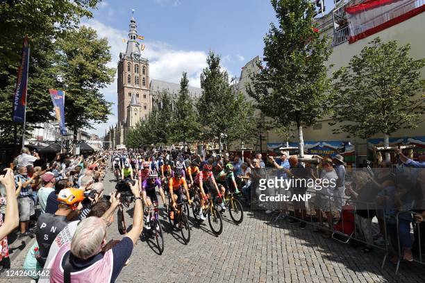 Robert Gesink in the red jersey during the start of the second stage of the Tour of Spain . The second stage of the Vuelta goes from Den Bosch to...