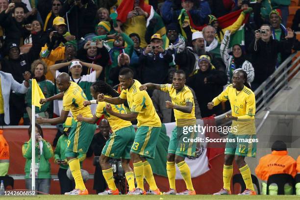 Vlnr South Africa Katlego Mphela, Siphiwe Tshabalala, Kagisho Dikgacoi, Teko Modise, Reneilwe Letsholonyane celebrating during the World Cup match...