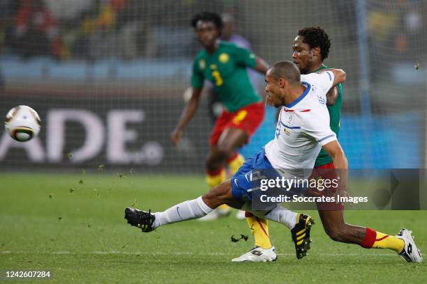 Holland Nigel de Jong Cameroon Jean makoun during the World Cup match between Cameroon v Holland on June 24, 2010