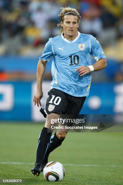 Diego Forlan Ripped 6.053 Diego Forlan Imágenes Stock Photos, High-Res Pictures, and Images ...