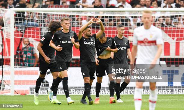 Freiburg's Italian midfielder Vincenzo Grifo celebrates with teammates his 0-1 during the German first division Bundesliga football match VfB...
