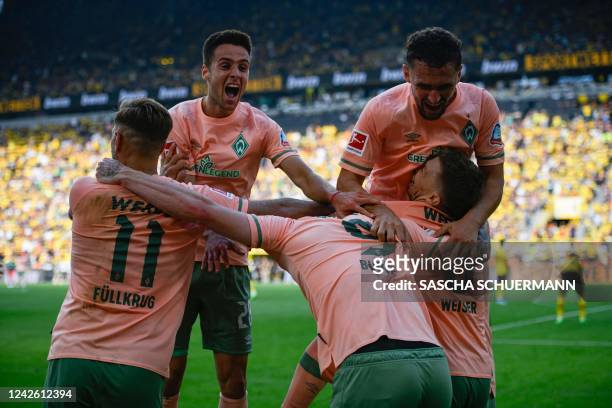 Bremen's team celebrates the 2-3 during the German first division Bundesliga football match between Borussia Dortmund and SV Werder Bremen in...