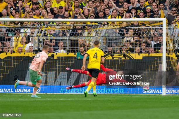 Niklas Schmidt of SV Werder Bremen scores his team's second goal during the Bundesliga match between Borussia Dortmund and SV Werder Bremen at Signal...