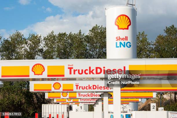 Deisel On Shell 304 Shell Fuel Truck Stock Photos, High-Res Pictures, and Images ...