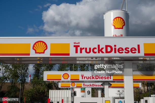 Deisel On Shell 409 Shell Oil Truck Stock Photos, High-Res Pictures, and Images - Getty ...