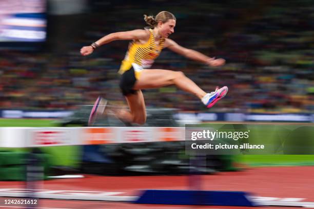 August 2022, Bavaria, Munich: Athletics: European Championships, Olympic Stadium, 3000m steeplechase, women, final. Elena Burkard jumps over an...