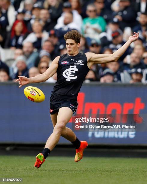 Charlie Curnow of the Blues kicks the ball during the 2022 AFL Round 23 match between the Carlton Blues and the Collingwood Magpies at the Melbourne...