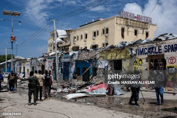 Media report in front of destored building after a deadly 30-hour siege by Al-Shabaab jihadists at Hayat Hotel in Mogadishu on August 21, 2022. - At...
