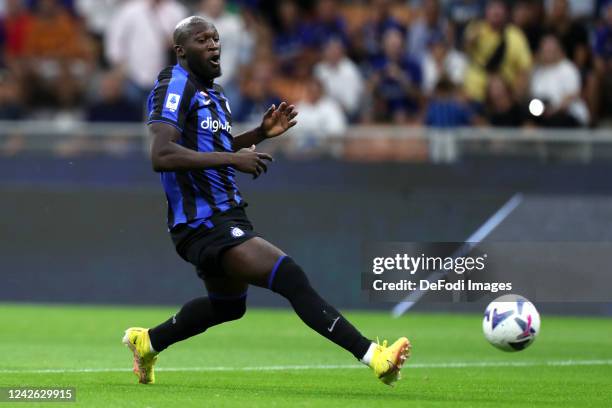 Romelu Lukaku of FC Internazionale controls the ball during the Serie A match between FC Internazionale and Spezia Calcio at Stadio Giuseppe Meazza...