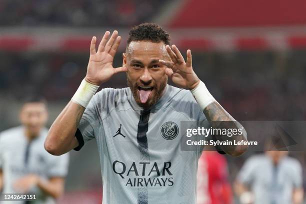 Neymar Jr of Paris SG celebrates after scoring his team's fourth goal during the Ligue 1 match between Lille OSC and Paris Saint-Germain at Stade...