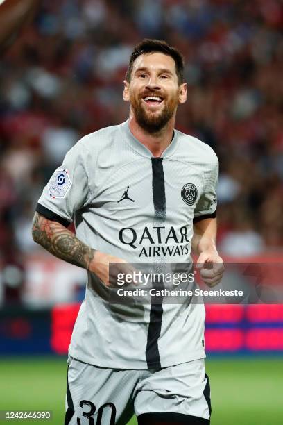 Lionel Messi of Paris Saint-Germain celebrates his goal during the Ligue 1 match between Lille OSC and Paris Saint-Germain at Stade Pierre Mauroy on...