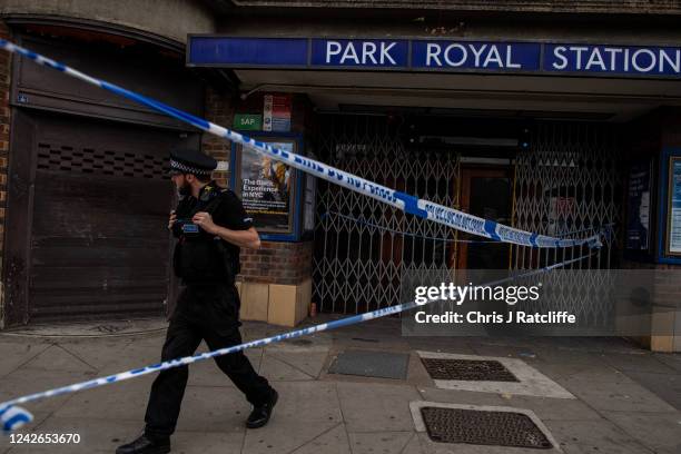 Wdo Station 54 Park Royal Tube Station Stock Photos, High-Res Pictures, and Images ...