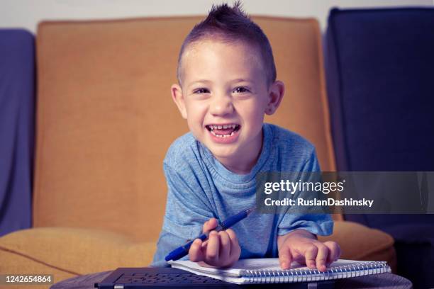 Write With Computer Kids Computer Keyboard Kids Drawing Photos and Premium High Res Pictures ...